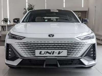 Автомобиль Changan UNI-V, 1.5 л, передний привод, Робот, бензин в наличии в Краснодаре
