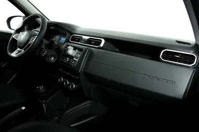 Автомобиль Renault Duster, 1.6 л, передний привод, МКПП, бензин в наличии в Омске