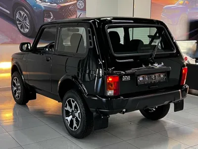 Автомобиль LADA Niva Legend 3D, 1.7 л, полный привод, МКПП, бензин в наличии в Новосибирске
