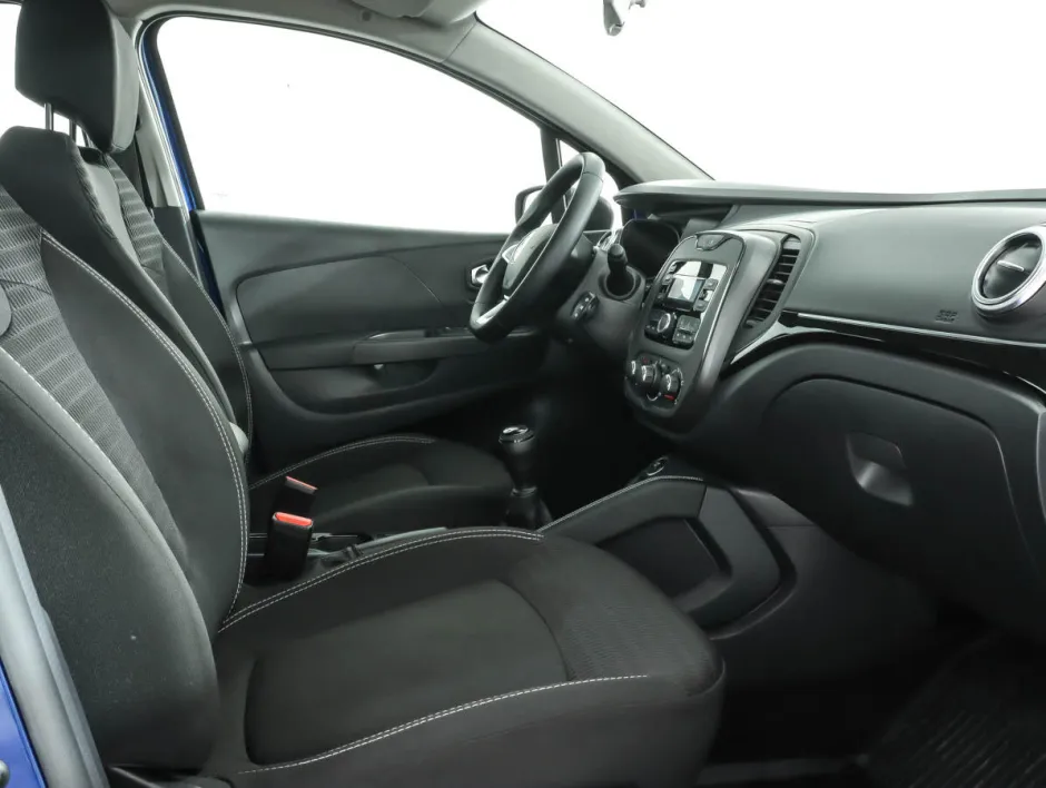 Автомобиль Renault Kaptur, 1.6 л, передний привод, МКПП, бензин в наличии в Краснодаре