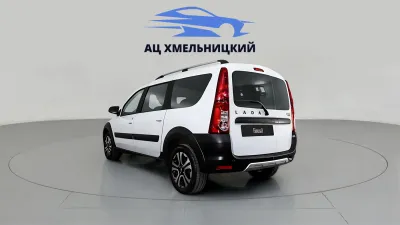 Автомобиль LADA Largus Cross 5 мест, 1.6 л, передний привод, МКПП, бензин в наличии в Новосибирск