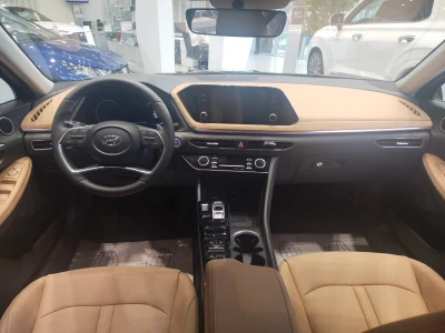 Автомобиль Hyundai Sonata, 2.5 л, передний привод, АКПП, бензин в наличии в Екатеринбург