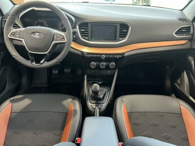 Автомобиль LADA Vesta Cross, 1.6 л, передний привод, МКПП, бензин в наличии в Новосибирске