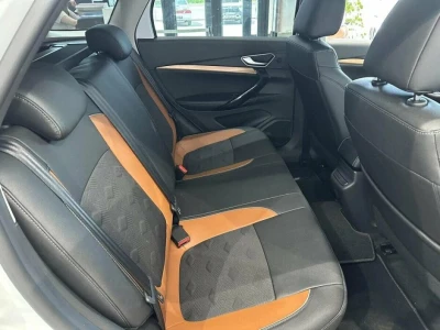 Автомобиль LADA Vesta SW Cross, 1.6 л, передний привод, МКПП, бензин в наличии в Новосибирске