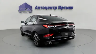 Автомобиль JAC J7, 1.5 л, передний привод, Вариатор, бензин в наличии в Омске