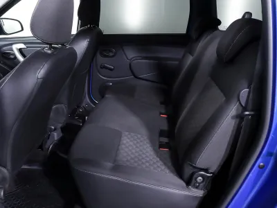 Автомобиль LADA Largus 5 мест, 1.6 л, передний привод, МКПП, бензин в наличии в Новосибирск