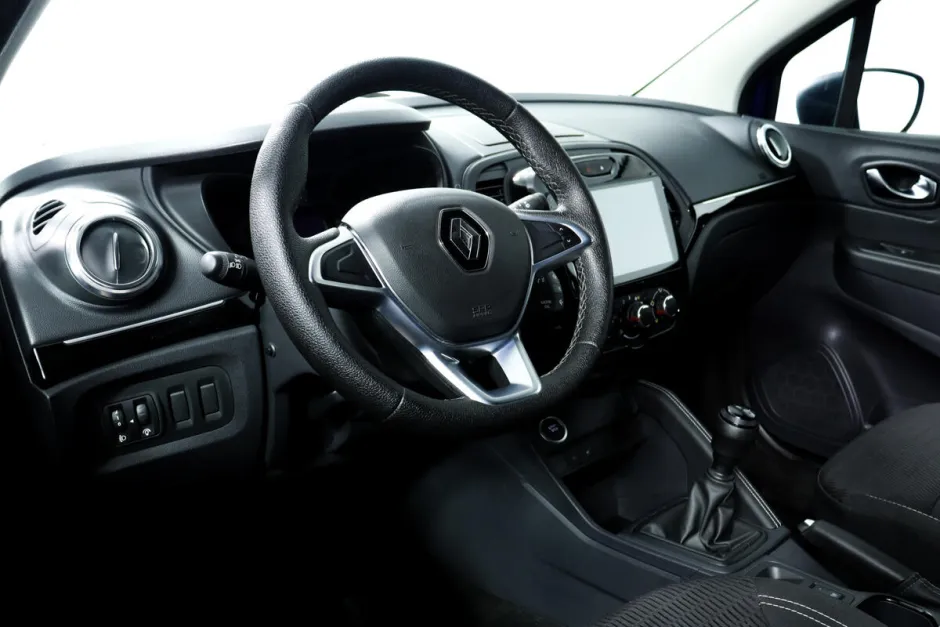 Автомобиль Renault Kaptur, 1.6 л, передний привод, МКПП, бензин в наличии в Краснодаре