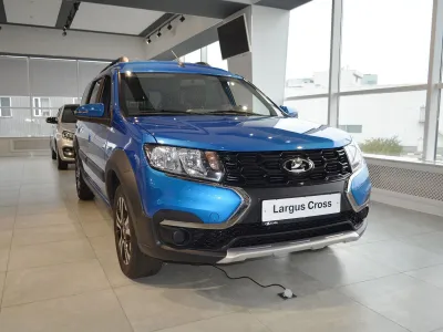 Автомобиль LADA Largus Cross 7 мест, 1.6 л, передний привод, МКПП, бензин в наличии в Новосибирске