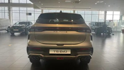 Автомобиль Forthing T5 EVO, 1.5 л, передний привод, Робот, бензин в наличии в Краснодаре