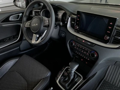 Автомобиль Kia Ceed SW, 1.6 л, передний привод, АКПП, бензин в наличии в Краснодаре