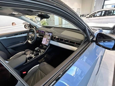 Автомобиль Geely Atlas, 2 л, передний привод, Робот, бензин в наличии в Краснодаре