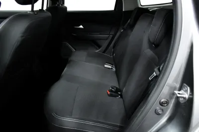 Автомобиль Renault Duster, 1.6 л, полный привод, МКПП, бензин в наличии в Омске