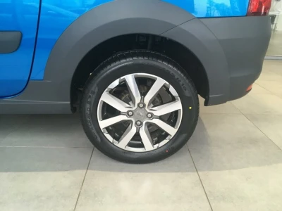 Автомобиль LADA Largus Cross 5 мест, 1.6 л, передний привод, МКПП, бензин в наличии в Краснодаре